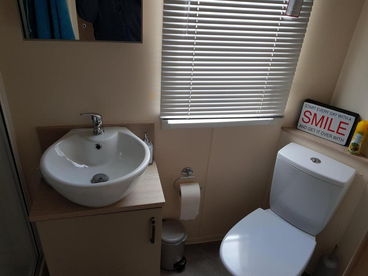 6 Berth Deluxe Caravan Palm Grove 42 Chapel Saint Leonards Exterior photo